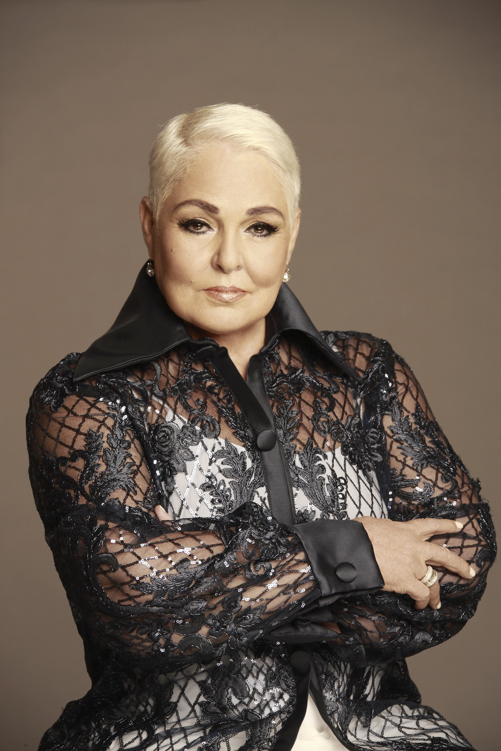 Lupita D’Alessio se retira con nostalgia y “buena actitud” con su gira Gracias Tour