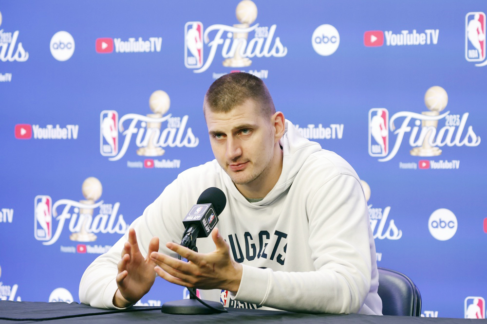 Jokic y Maxey, mejores jugadores de la primera semana de la NBA