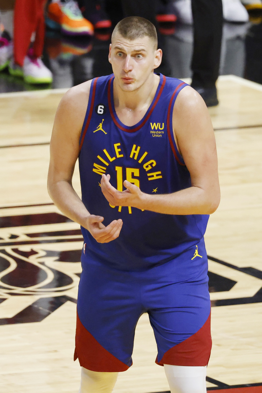 119-107. Los Nuggets de un enorme Jokic empiezan su defensa del anillo derrotando a Lakers