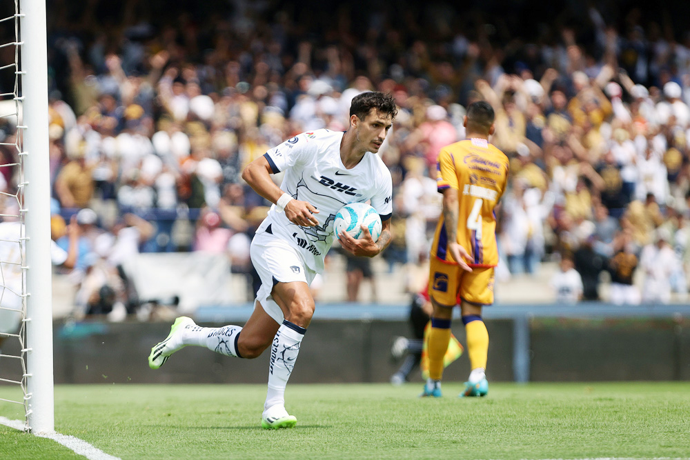 El argentino Dinenno anota un doblete y afianza a los Pumas en la zona de clasificación