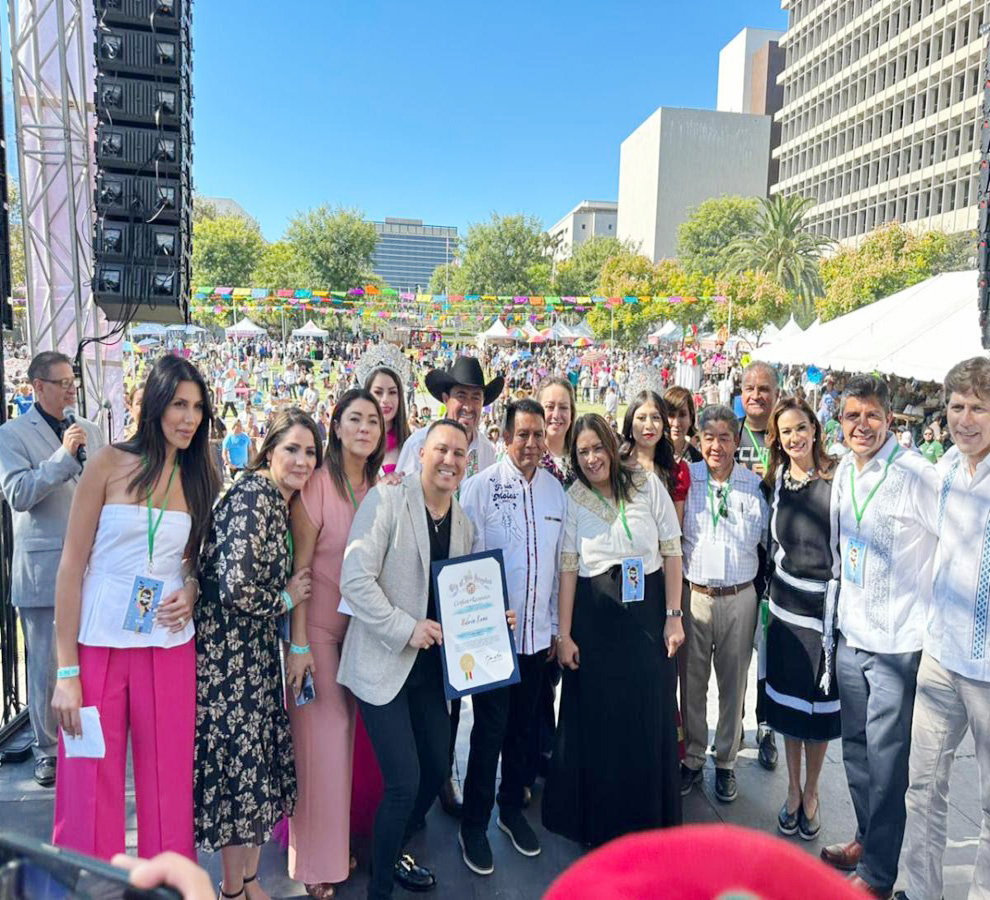 Edwin Luna fue condecorado en Los Ángeles por ser inspiración para la comunidad