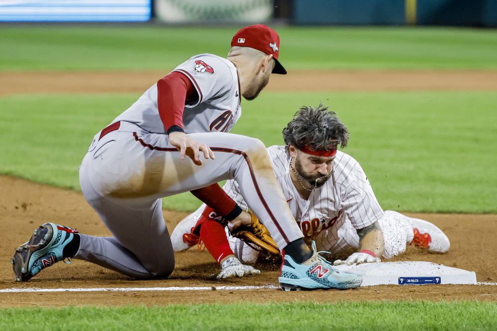 10-0. Triunfo de escándalo de los Filis , que aumenta a dos juegos su ventaja en la serie