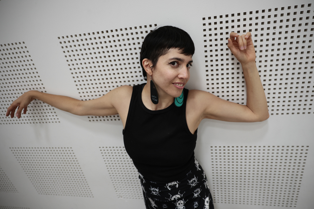 La cantante mexicana Geo Equihua invita al público a viajar a través de su oscuridad