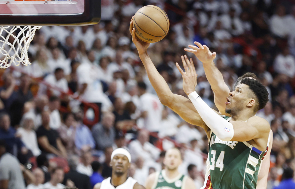 Antetokounmpo alcanza un acuerdo de renovación con los Bucks por 3 años y 186 millones