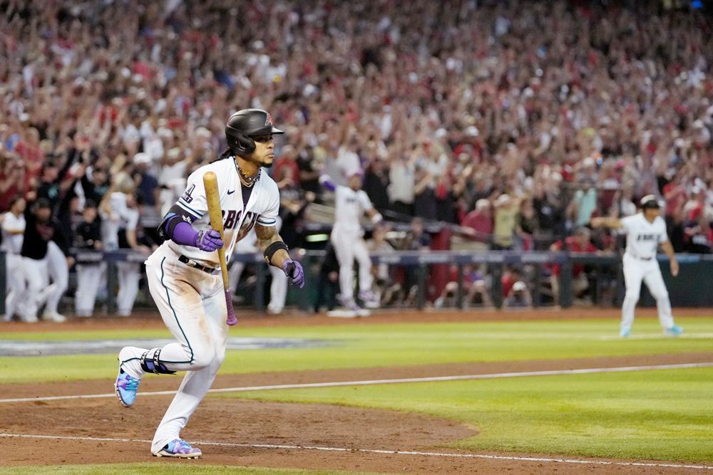 2-1. Los Diamondbacks cortan racha de dos caídas en la Serie de Campeonato de la Liga Nacional