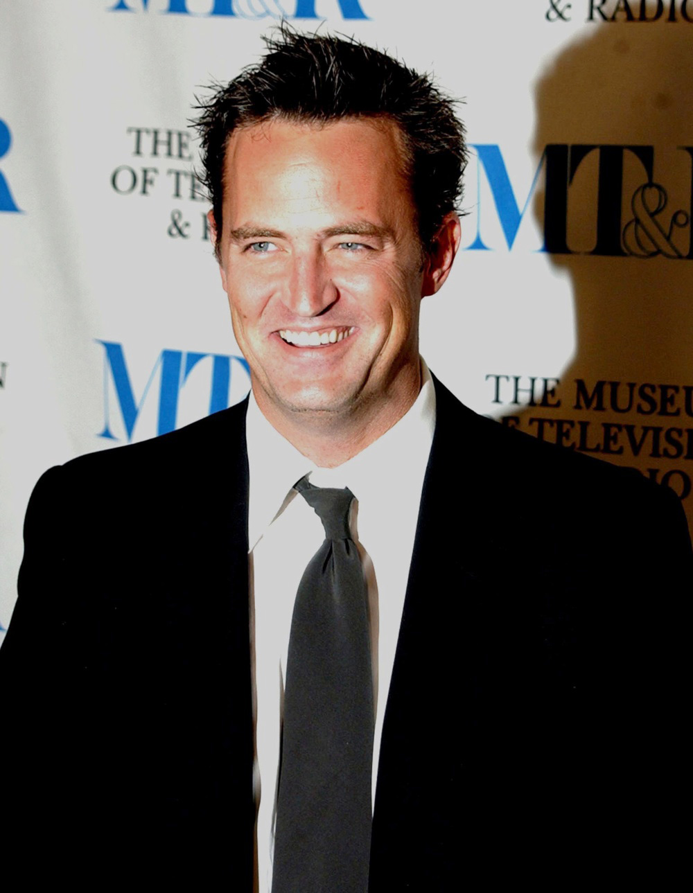 La familia de Matthew Perry, con el “corazón roto” tras la muerte del actor