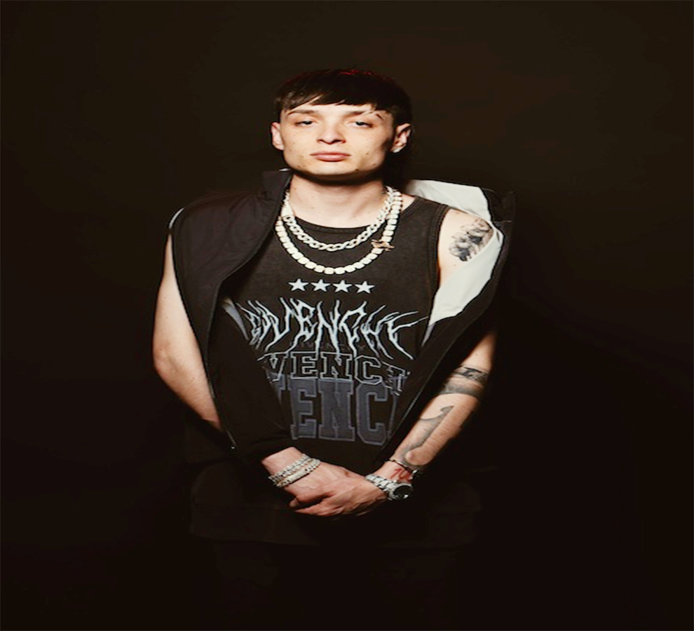 Peso Pluma y Eslabón Armado cantarán su éxito “Ella baila sola” en el Latin Grammy