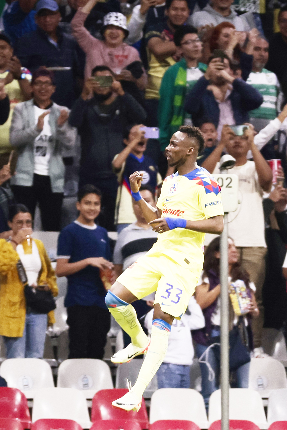 Colombiano Quiñones revela su ilusión de jugar en selección mexicana con Santiago Giménez