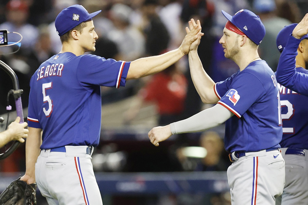1-3. Corey Seager pega jonrón y Rangers se va delante en la Serie Mundial