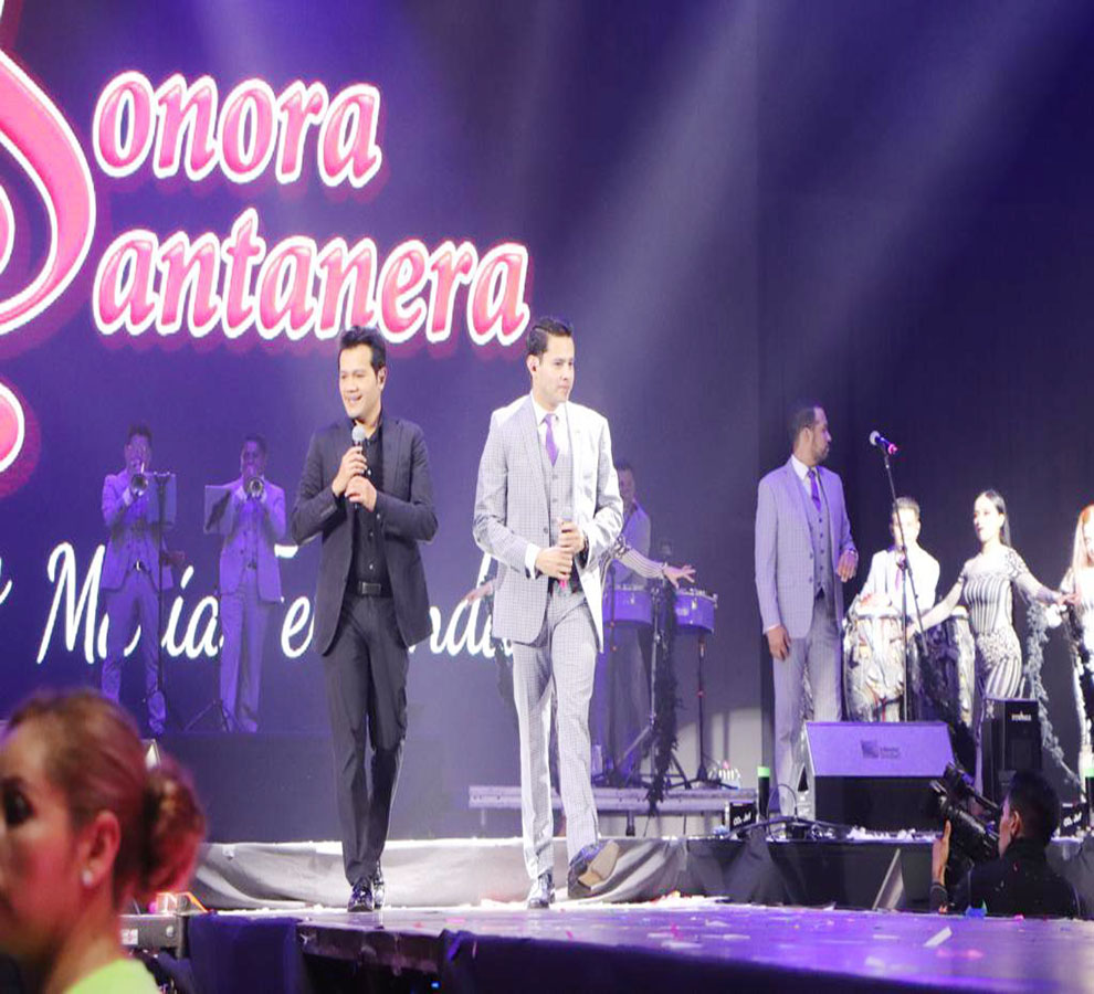 La Sonora Santanera con María Fernanda hizo vibrar la Arena CDMX a unas semanas de participar en el Grammy Latino a realizarse en Sevilla, España