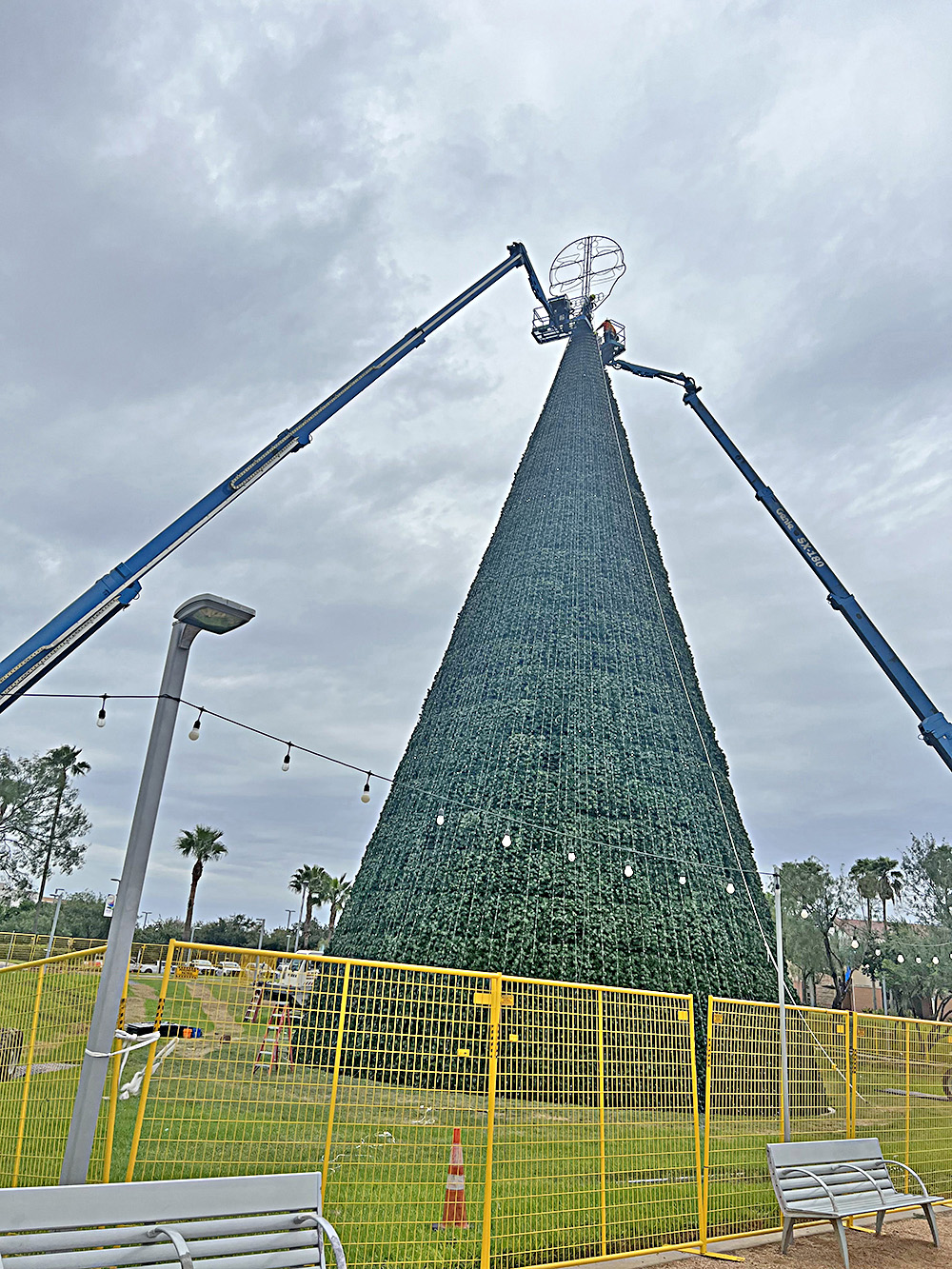 Árbol de Navidad digital más grande de Estados Unidos se transforma en “Ca-Tree-na”