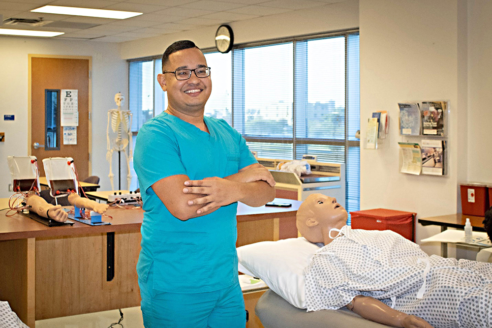 Estudiante internacional de STC supera la discriminación para convertirse en profesional de la salud