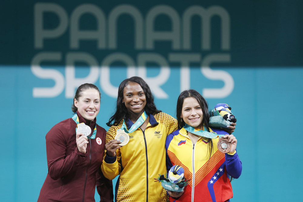 La pesista colombiana Yenny Álvarez gana el oro con récord panamericano en los 59 kilos