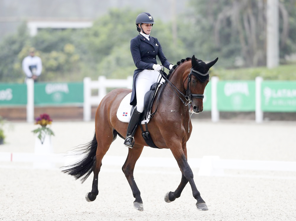 Yvonne Losos, la trotamundos que se crió con cebras y ahora doma caballos