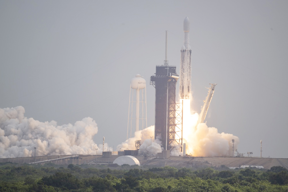 Despega la primera misión de la NASA que estudiará un asteroide rico en metales
