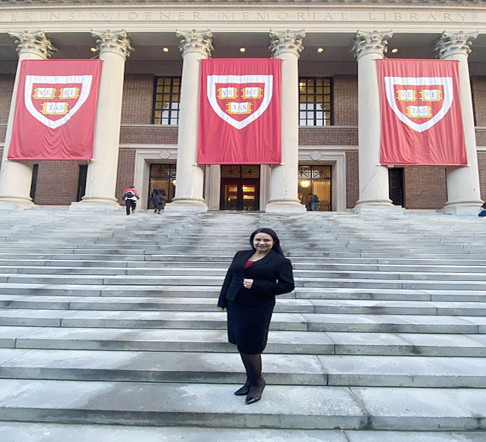 Cuarenta mujeres latinas exponen vivencias en Harvard en el Mes de la Hispanidad