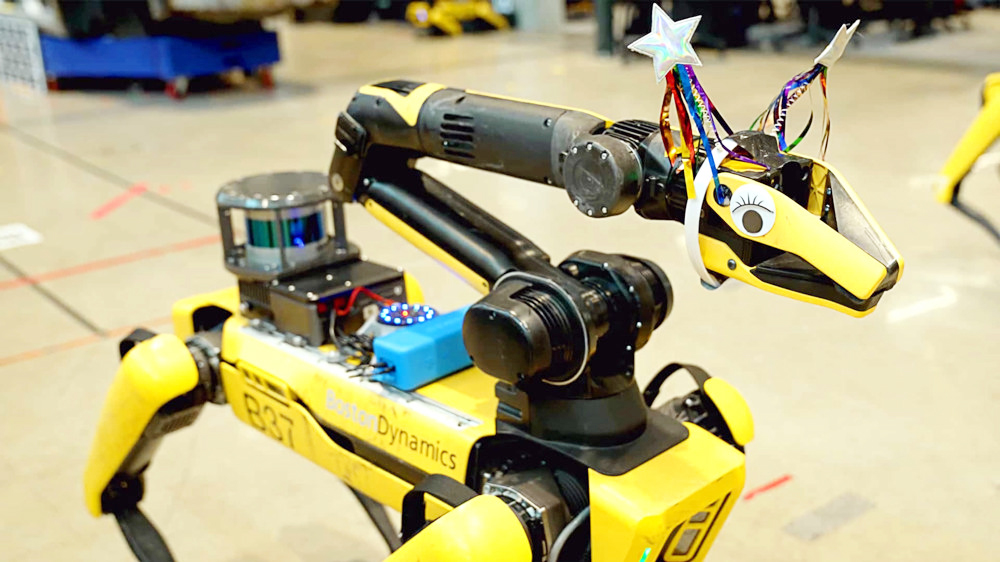 Boston Dynamics usa ChatGPT para hacer que su “perro robot” pueda hablar y ejercer de guía