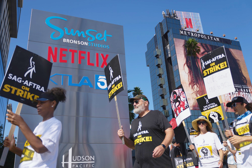 El sindicato de actores de EE.UU. agradece a Biden la orden ejecutiva para controlar la IA