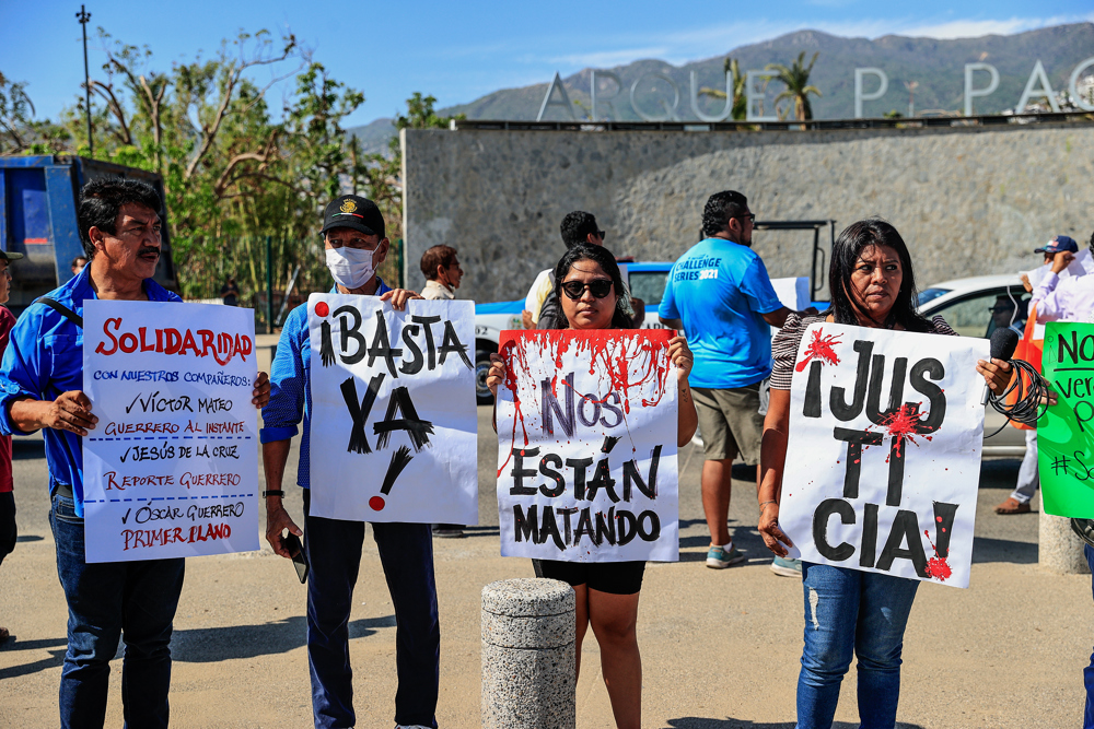 Periodistas de Acapulco protestan tras ataque a tiros contra colegas en sur de México