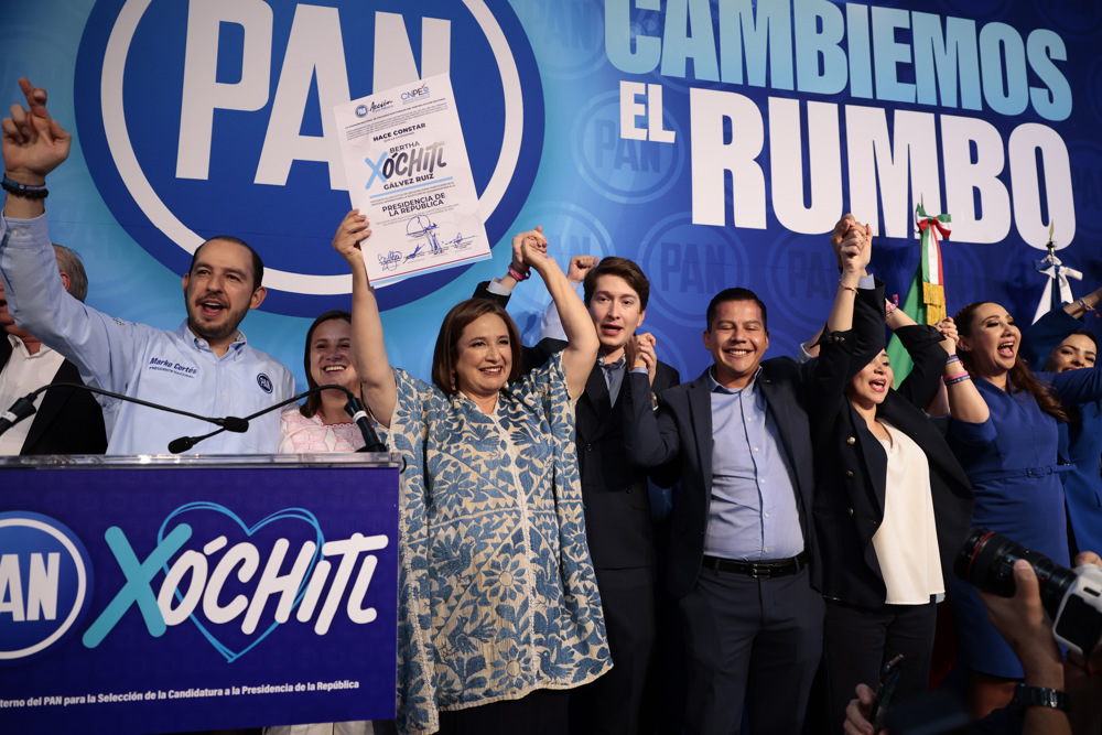 La opositora Xóchitl Gálvez formaliza su registro como precandidata presidencial en México