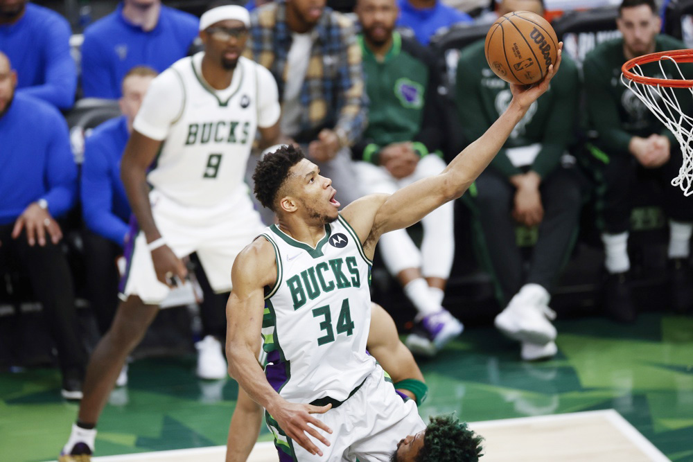 108-102. Los Bucks remontan 26 puntos ante unos Blazers con sed de venganza ante Lillard