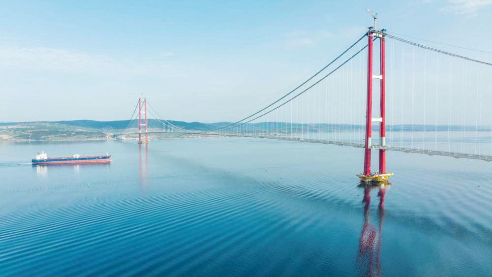 El cableado del puente más largo del mundo inspira la cubierta del Camp Nou