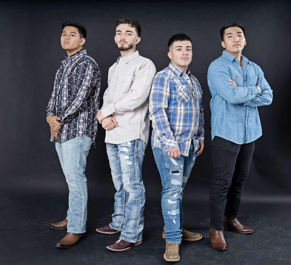 Eslabón Armado y Peso Pluma cantarán “Ella Baila Sola” en los Latin Grammy