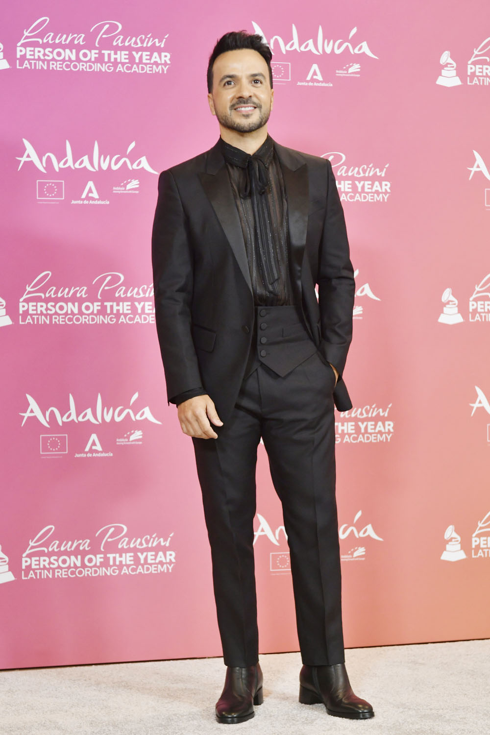 Luis Fonsi aboga por que la gala de los Latin Grammy salga con frecuencia de los EEUU