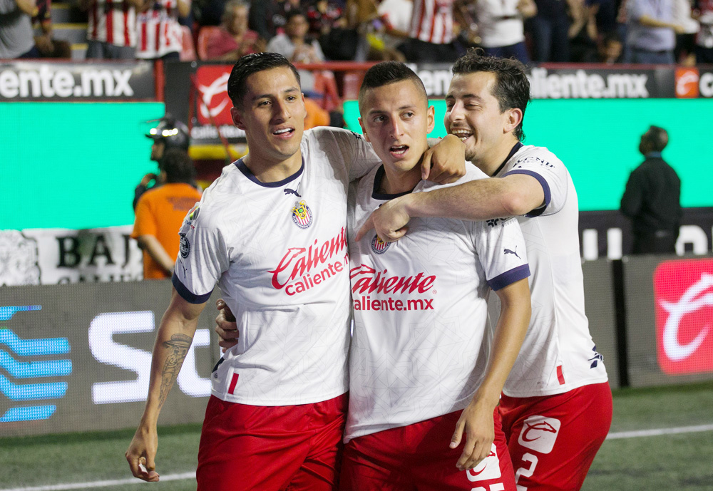 Guadalajara vence a Querétaro y regresa a la pelea por los boletos a cuartos de final
