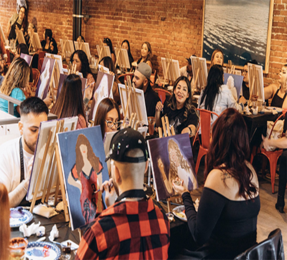 Fans de Jenni Rivera pintan retratos de “La Diva de Banda” en California