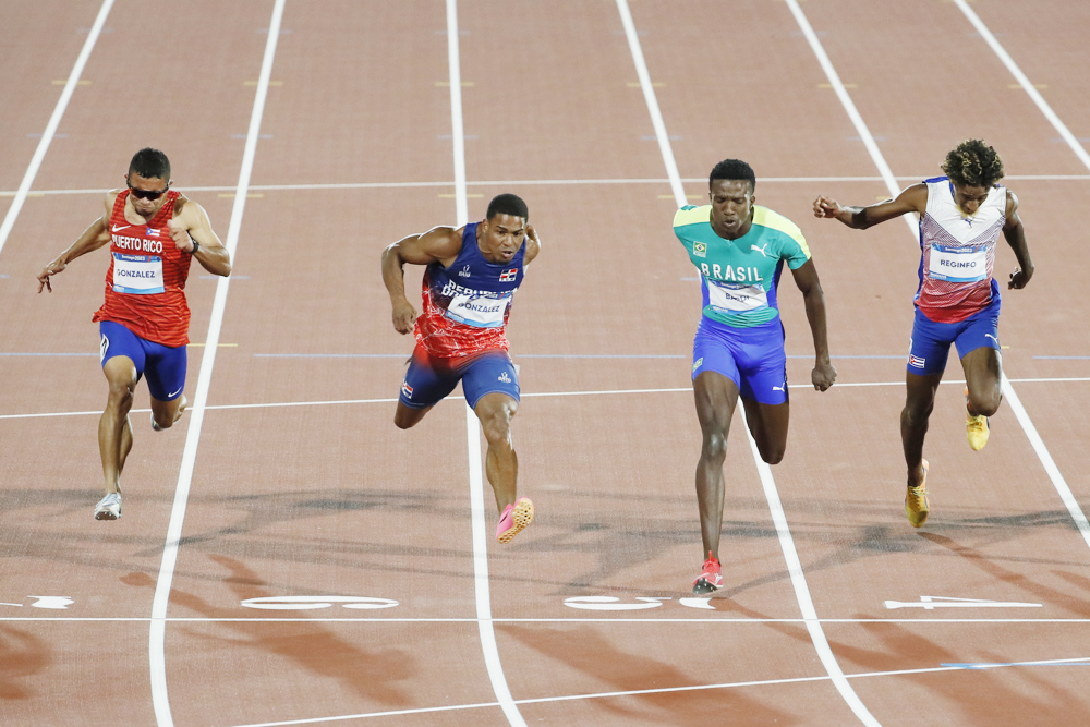 El dominicano José González, campeón de los 100 m en los Panamericanos con 10.30 seg.