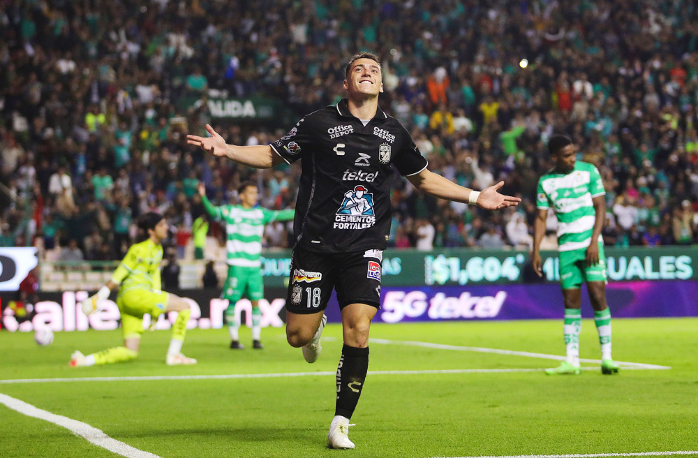 León vence a Santos y se clasifica a cuartos de final del Apertura del fútbol mexicano