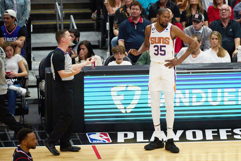CJ McCollum vuelve y los Pelicans de un gran Zion se aprovechan de unos Sixers sin Embiid