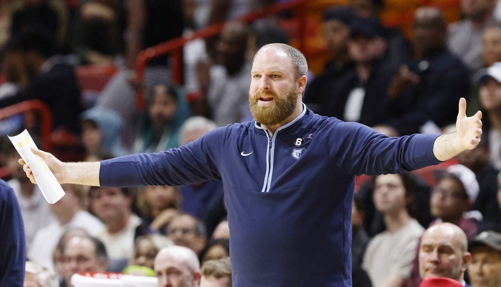 La NBA multa con 25.000 dólares al entrenador de los Grizzlies por criticar a los árbitros