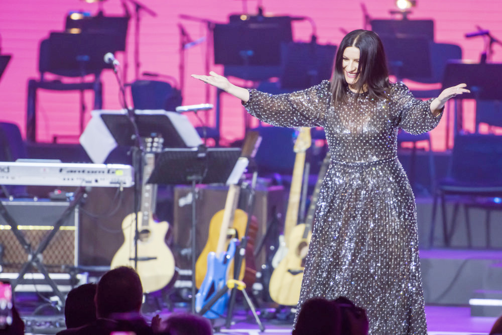 La noche en la que Laura Pausini brilló en boca de sus amigos, de Alejandro Sanz a Fonsi