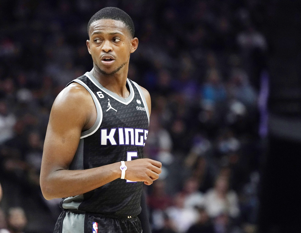 Sabonis y Fox eclipsan a Doncic y dan la sexta victoria seguida a los Kings