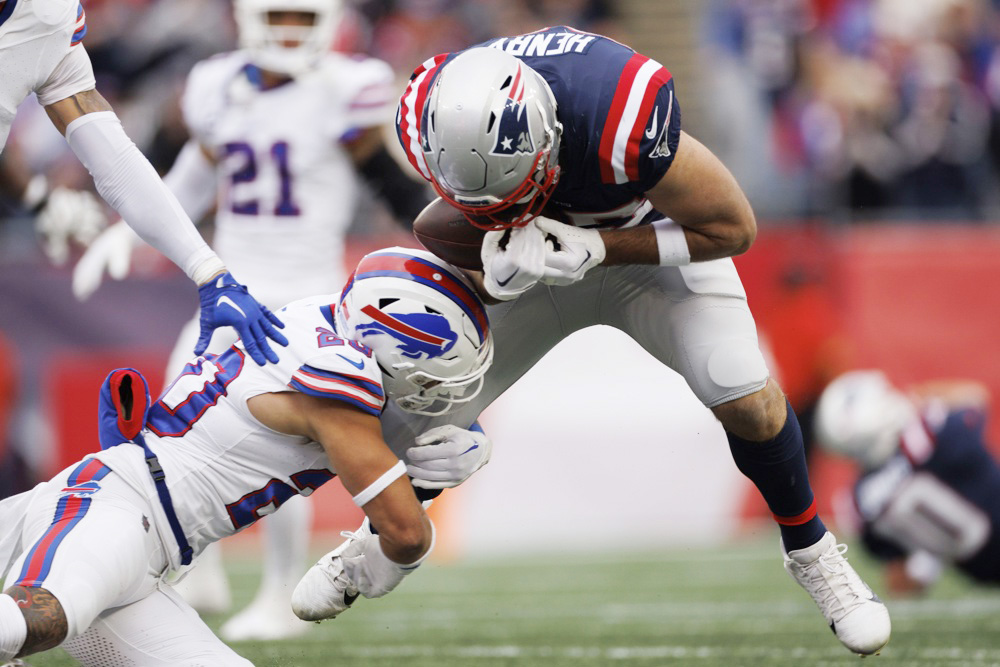 Taylor Rapp, retirado en ambulancia en el Bills-Jets, podrá jugar el próximo domingo