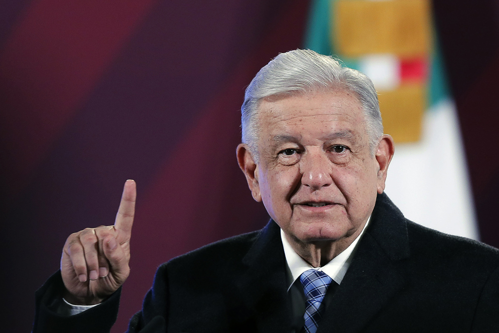 Presidente de México asegura apoyos a damnificados por Otis "hasta que sea necesario"