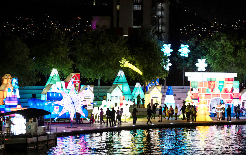 Monterrey inaugura el mayor festival de luces navideñas de México