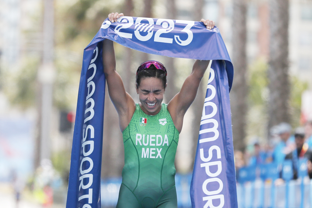México domina el triatlón femenino, se cuelga su primer oro y alcanza también el bronce