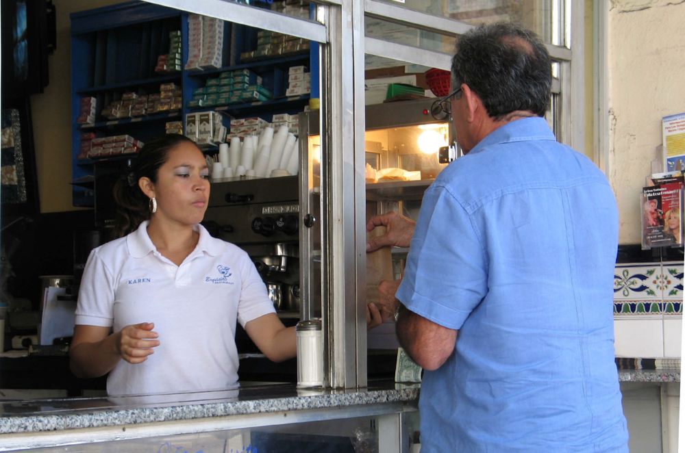 Los empleos disponibles en EEUU caen el 16,6 % en octubre, el dato más bajo en dos años