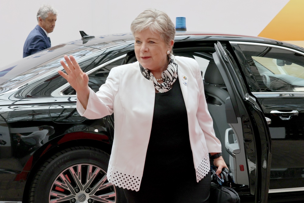 Bárcena se reúne en Pekín con el canciller chino para “profundizar la relación bilateral”