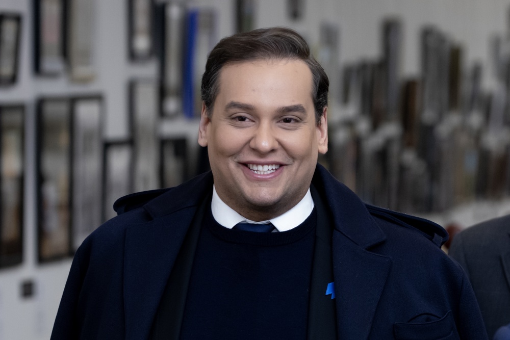 Los republicanos eligen a exmilitar israelí para sustituir al polémico congresista Santos