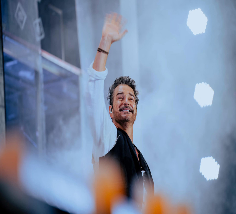 Ricardo Arjona se retira de los escenarios de manera indefina por problemas de salud