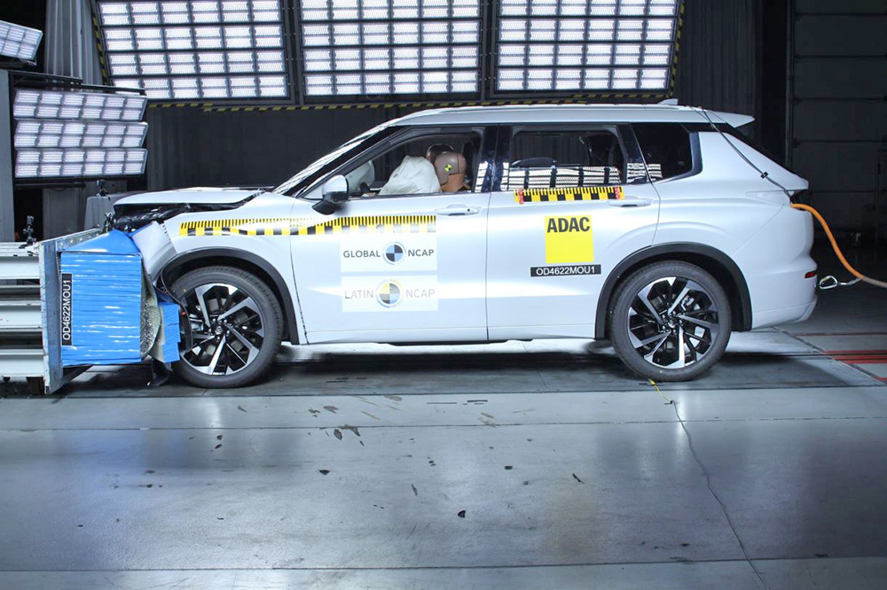 Las cinco estrellas de máxima seguridad del Mitsubishi Outlander se extienden a la versión híbrida enchufable PHEV