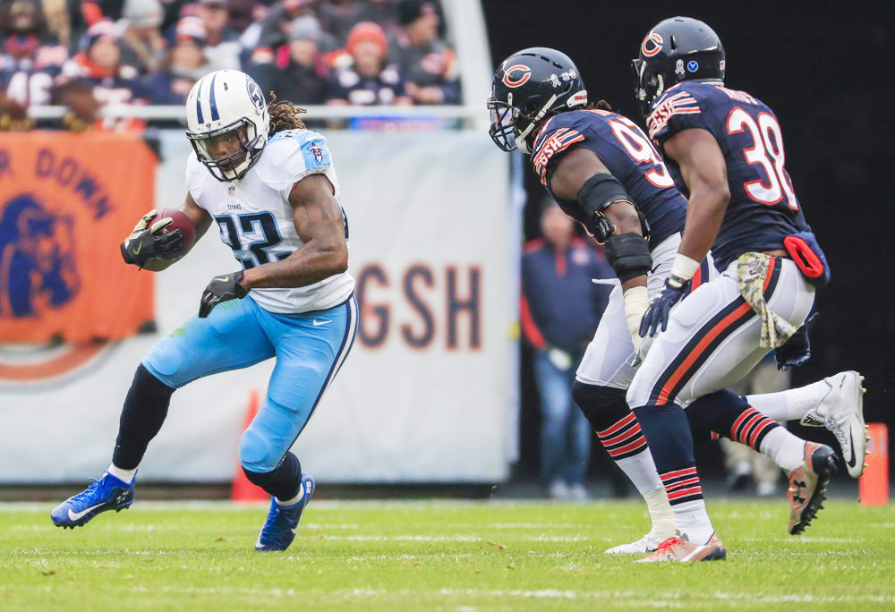 Derrick Henry, de Titans, y Derek Carr, Saints, en protocolo de conmoción cerebral