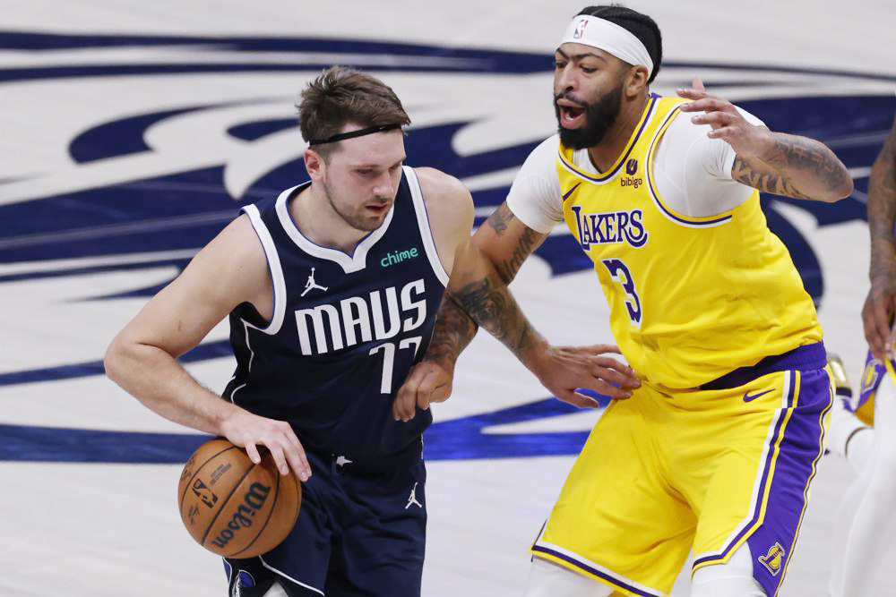 Draymond Green y Nikola Jokic, expulsados; los Mavericks frenan a los Lakers