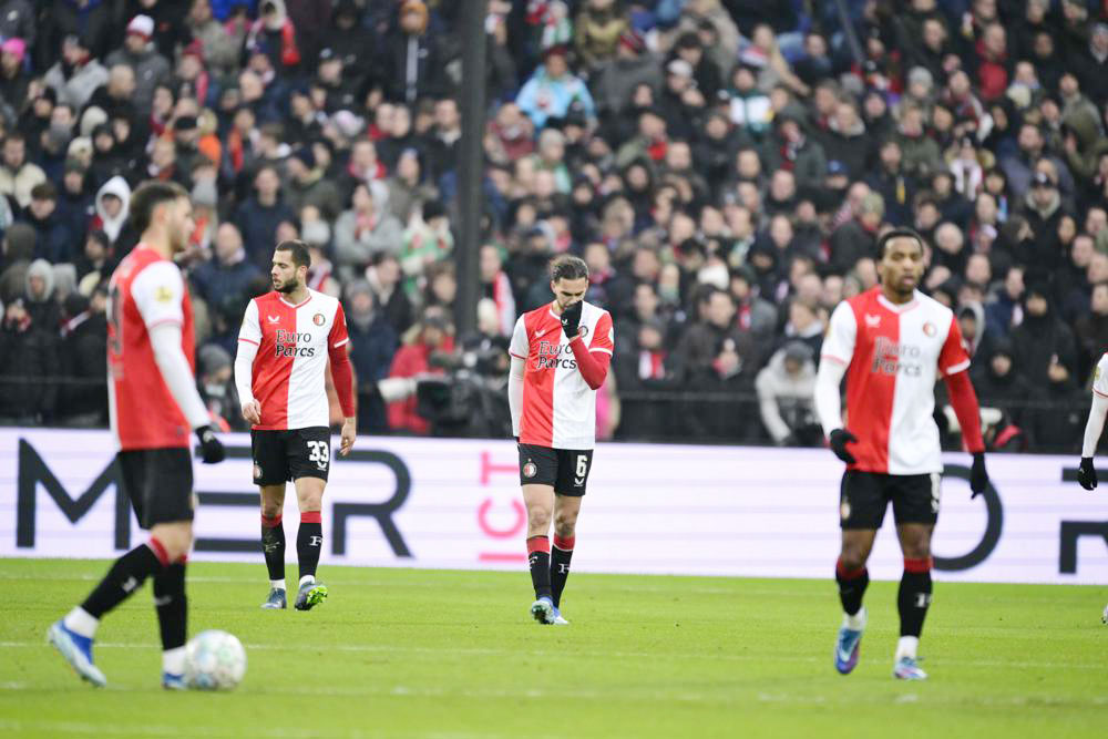1-2. El PSV asalta Rotterdam y frustra a Giménez