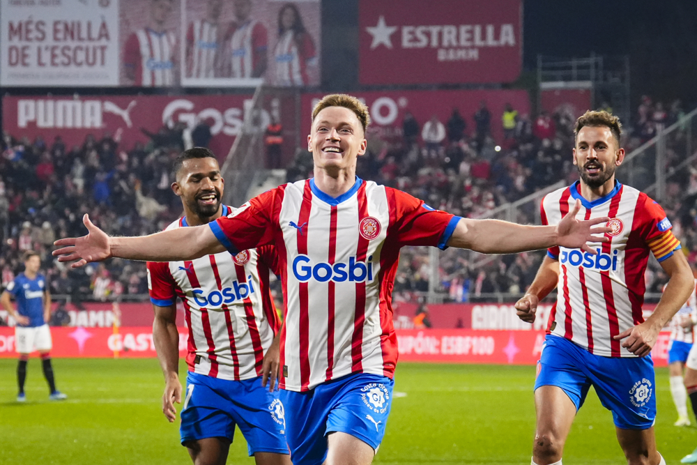 El Girona afronta el reto del liderato y el Valencia el de ganar en Montilivi
