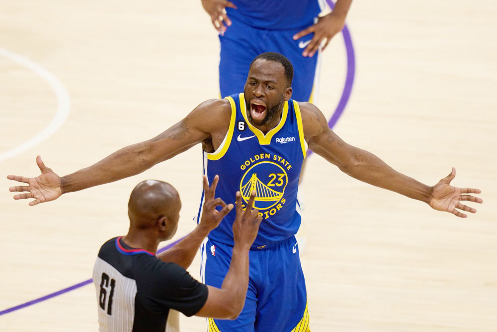 Draymond Green, expulsado por darle un manotazo en la cara a Jusuf Nurkic